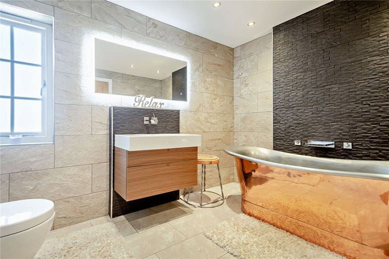 5 bedroom house, Main Street, Ledston WF10 - Available