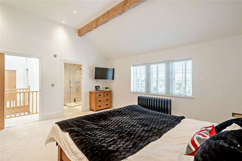 5 bedroom house, Main Street, Ledston WF10 - Available