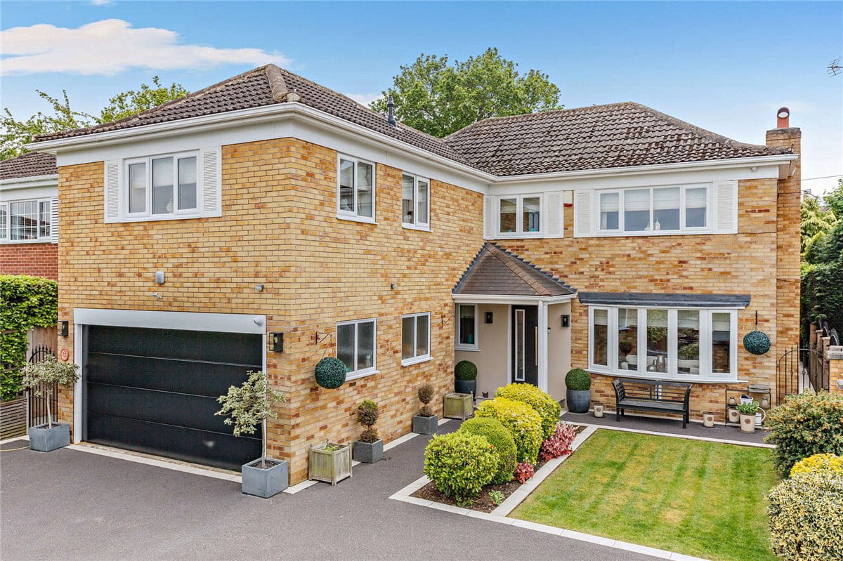 5 bedroom house, Walton Station Lane, Wakefield WF2 - Available