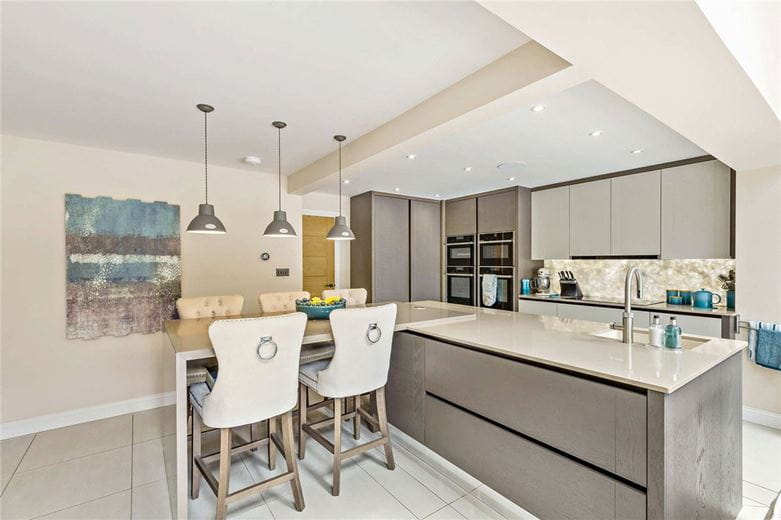 5 bedroom house, Walton Station Lane, Wakefield WF2 - Available