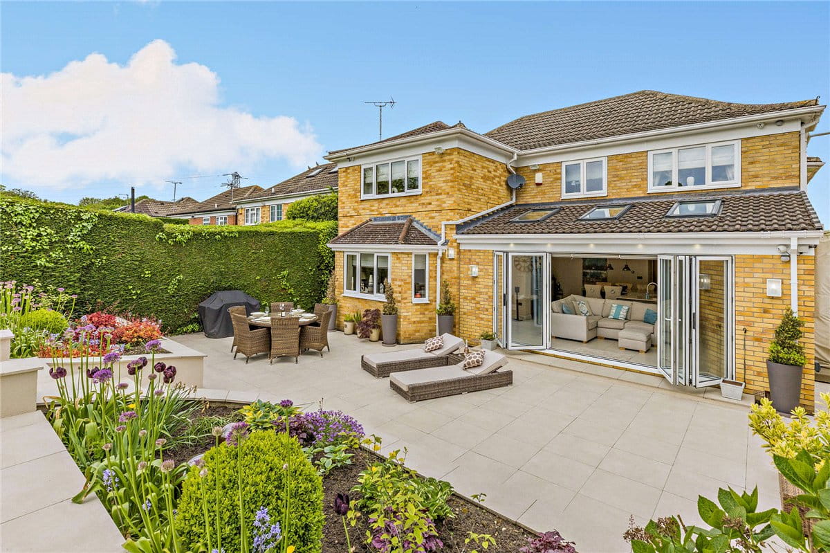 5 bedroom house, Walton Station Lane, Wakefield WF2 - Available