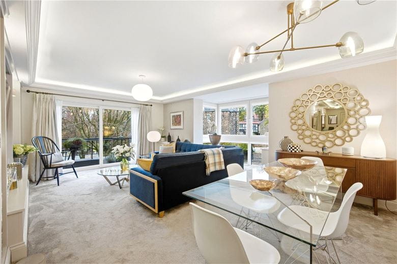 3 bedroom flat, Apartment 5, Esplanade Court, 2 St. Marys Walk HG2 - Available