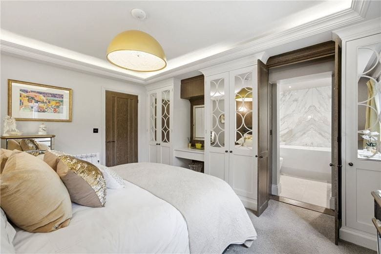 3 bedroom flat, Apartment 5, Esplanade Court, 2 St. Marys Walk HG2 - Available