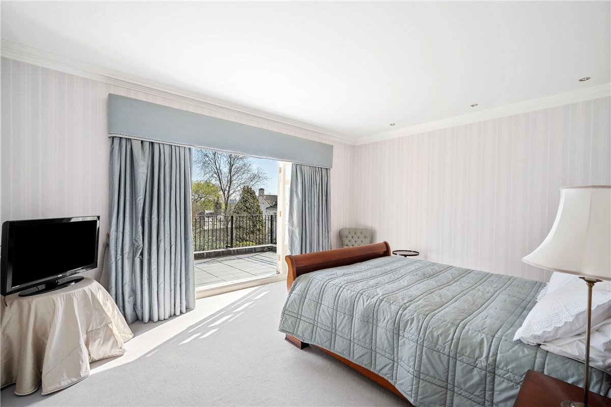 6 bedroom house, Crag Lane, Huby LS17 - Available