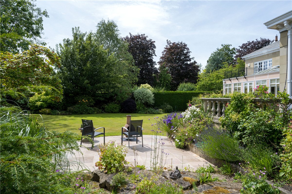 6 bedroom house, Crag Lane, Huby LS17 - Available