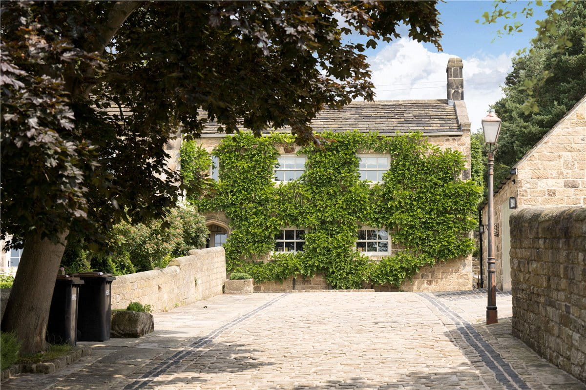 6 bedroom house, Healthwaite Hall, Weeton LS17 - Available