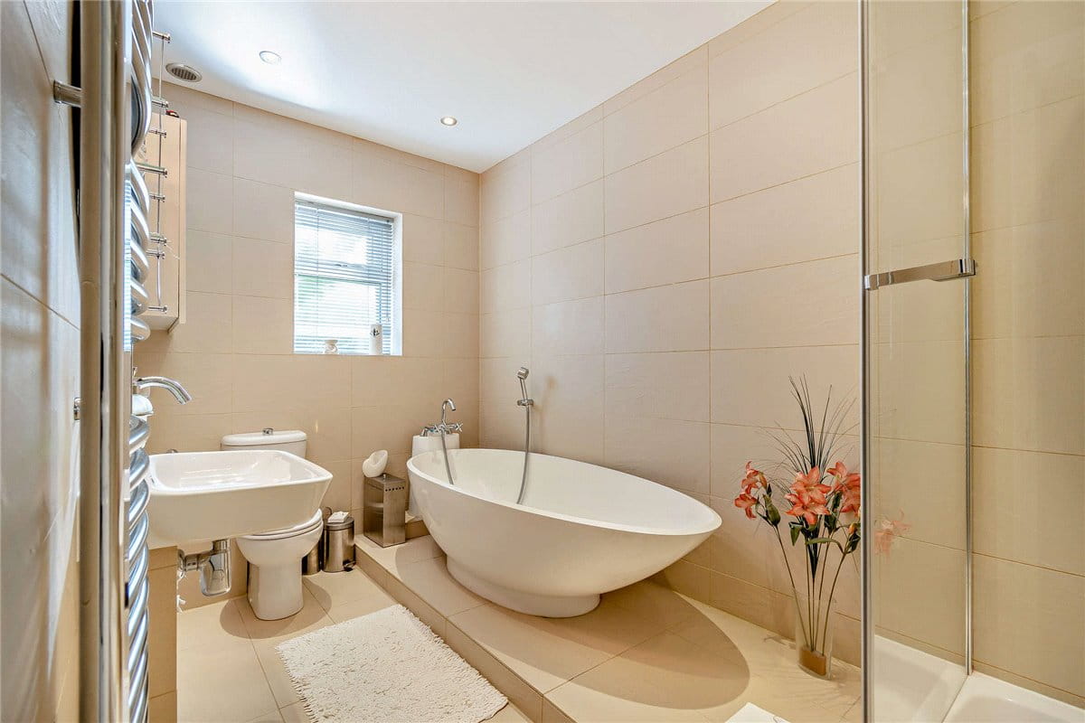 3 bedroom flat, St James Court, 29A Wheatlands Road East HG2 - Sold STC