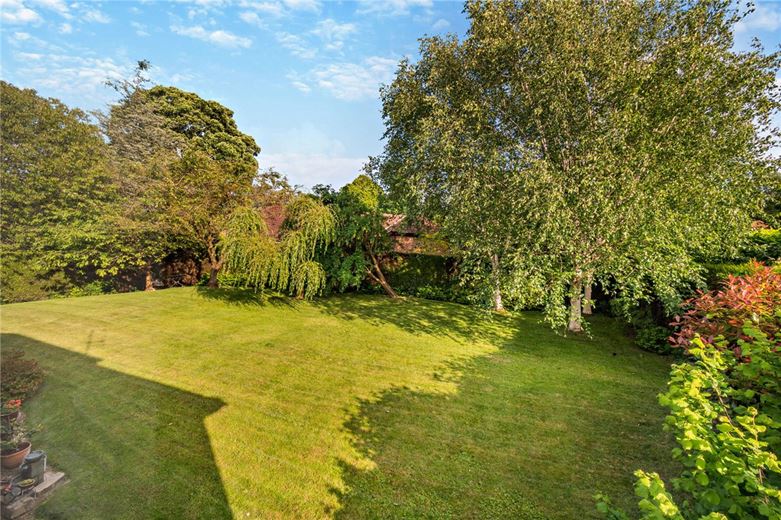 3 bedroom flat, St James Court, 29A Wheatlands Road East HG2 - Sold STC