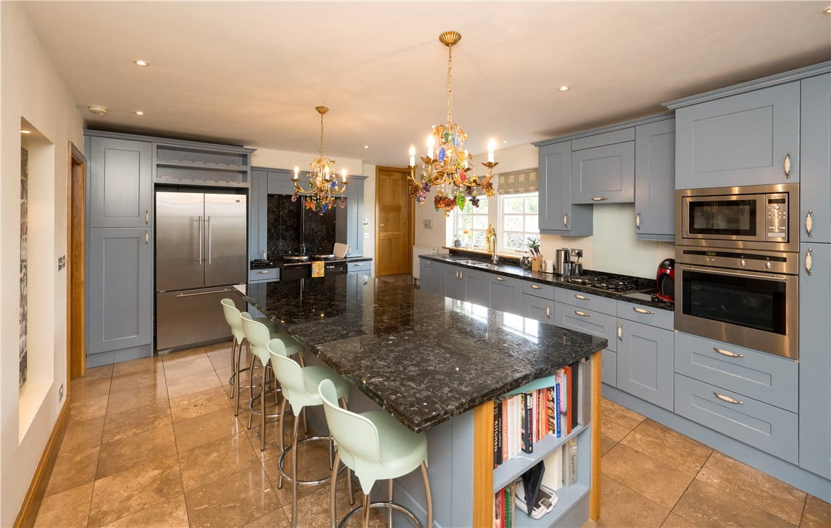 5 bedroom house, Briestfield Road, Briestfield WF12 - Available