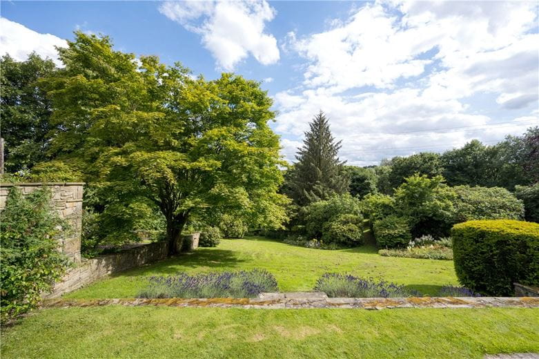 5 bedroom house, Briestfield Road, Briestfield WF12 - Available