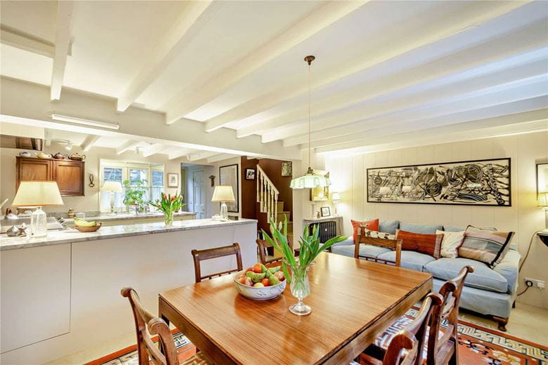 2 bedroom house, Wellington Square, Harrogate HG2 - Available