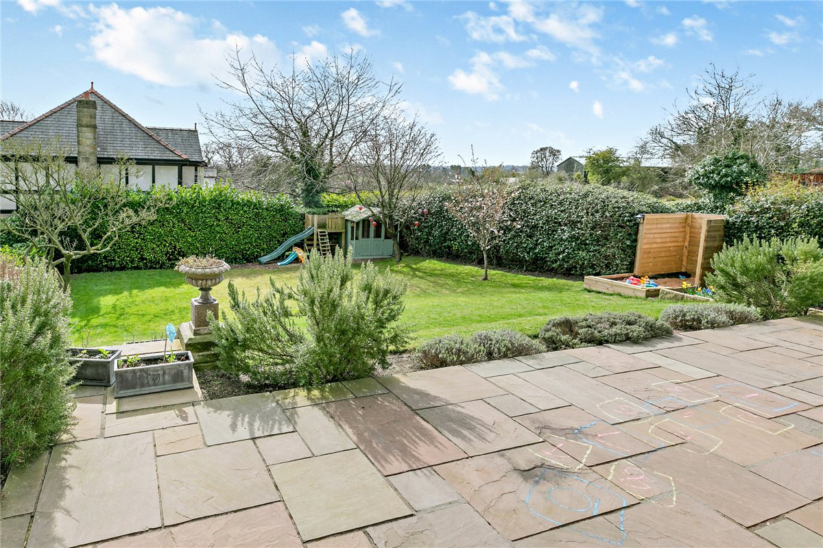 6 bedroom house, Crag Lane, Huby LS17 - Sold STC