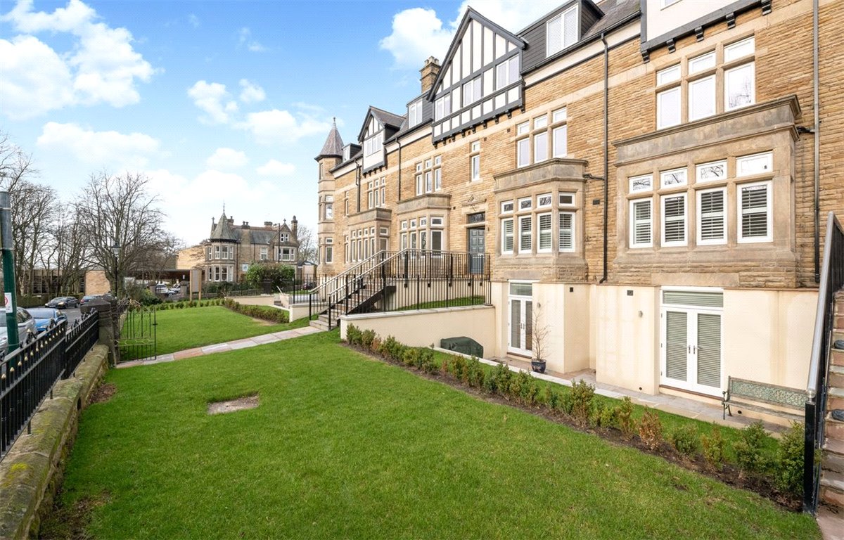 2 bedroom flat, Franklin Mount, Harrogate HG1 - Sold STC