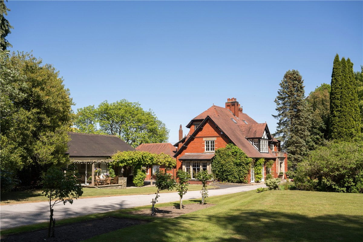 6 bedroom house, Burley Woodhead, Near Ilkley LS29 - Available