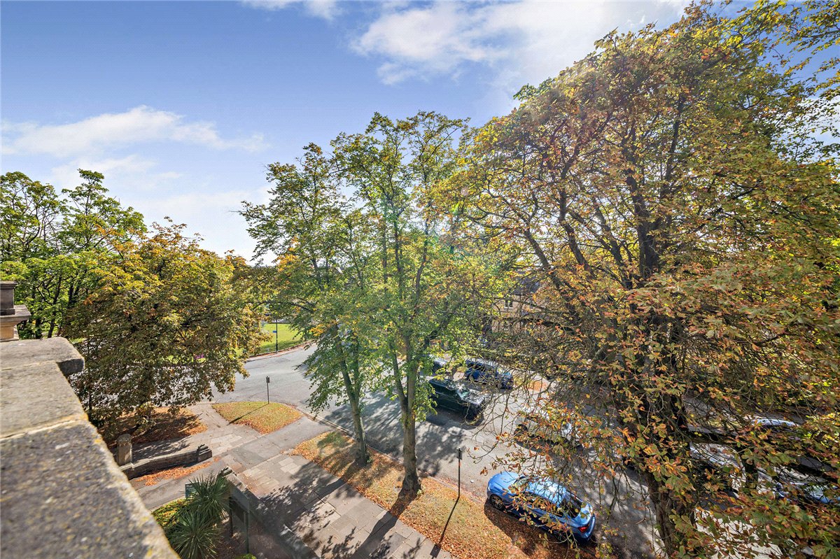 3 bedroom flat, Victoria Avenue, Harrogate HG1 - Sold STC