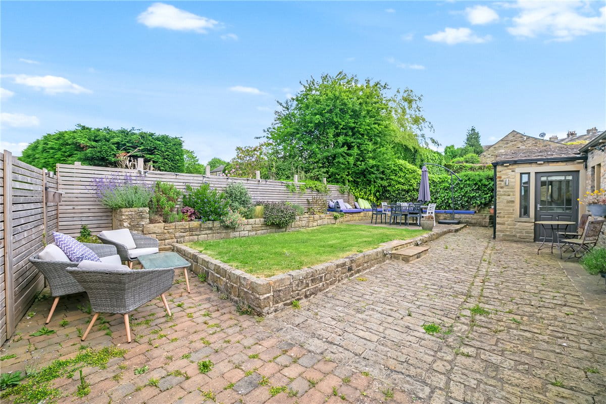 5 bedroom house, West Lane, Bradley BD20 - Available