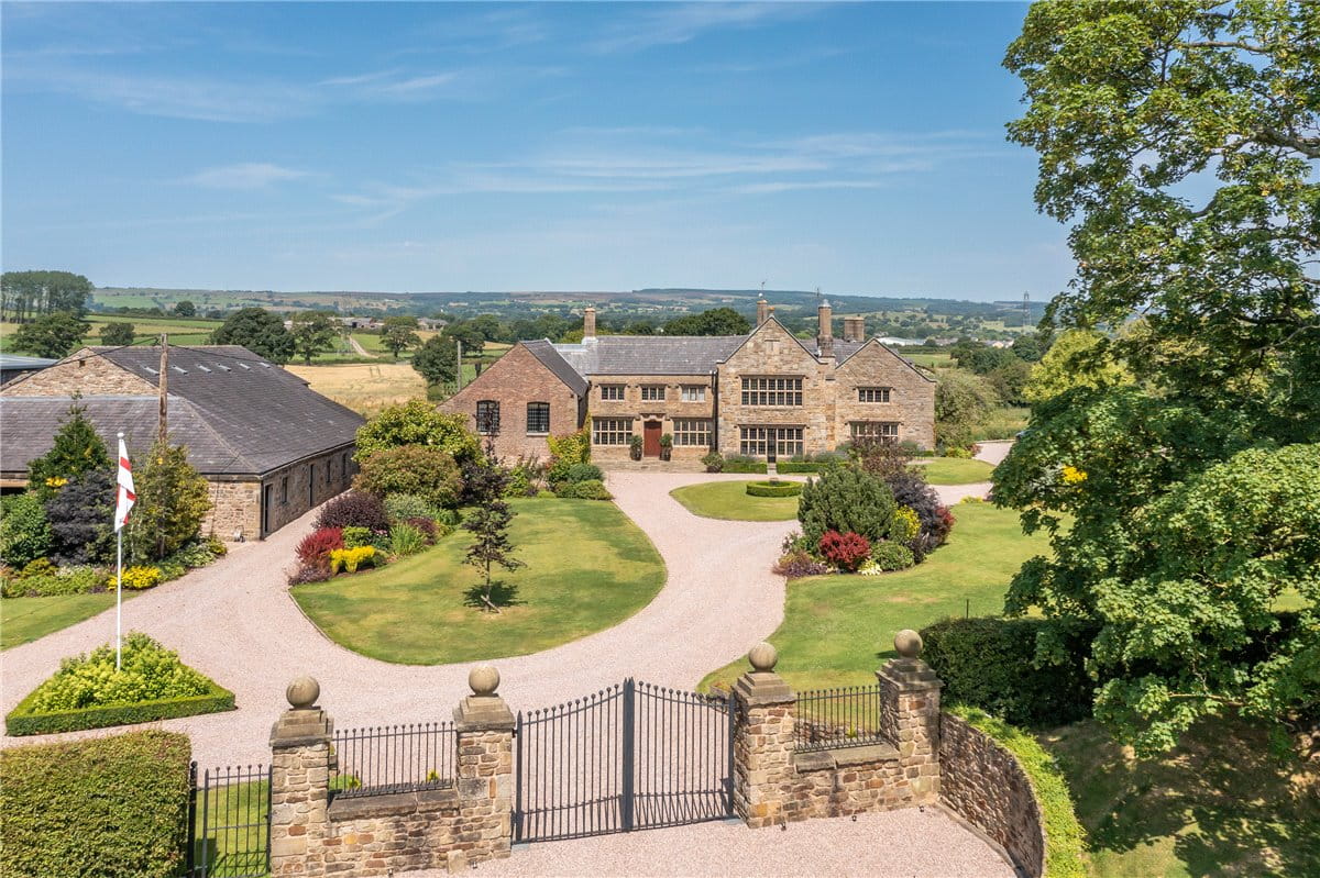 6 bedroom house, Osbaldeston, Near Blackburn BB2 - Available