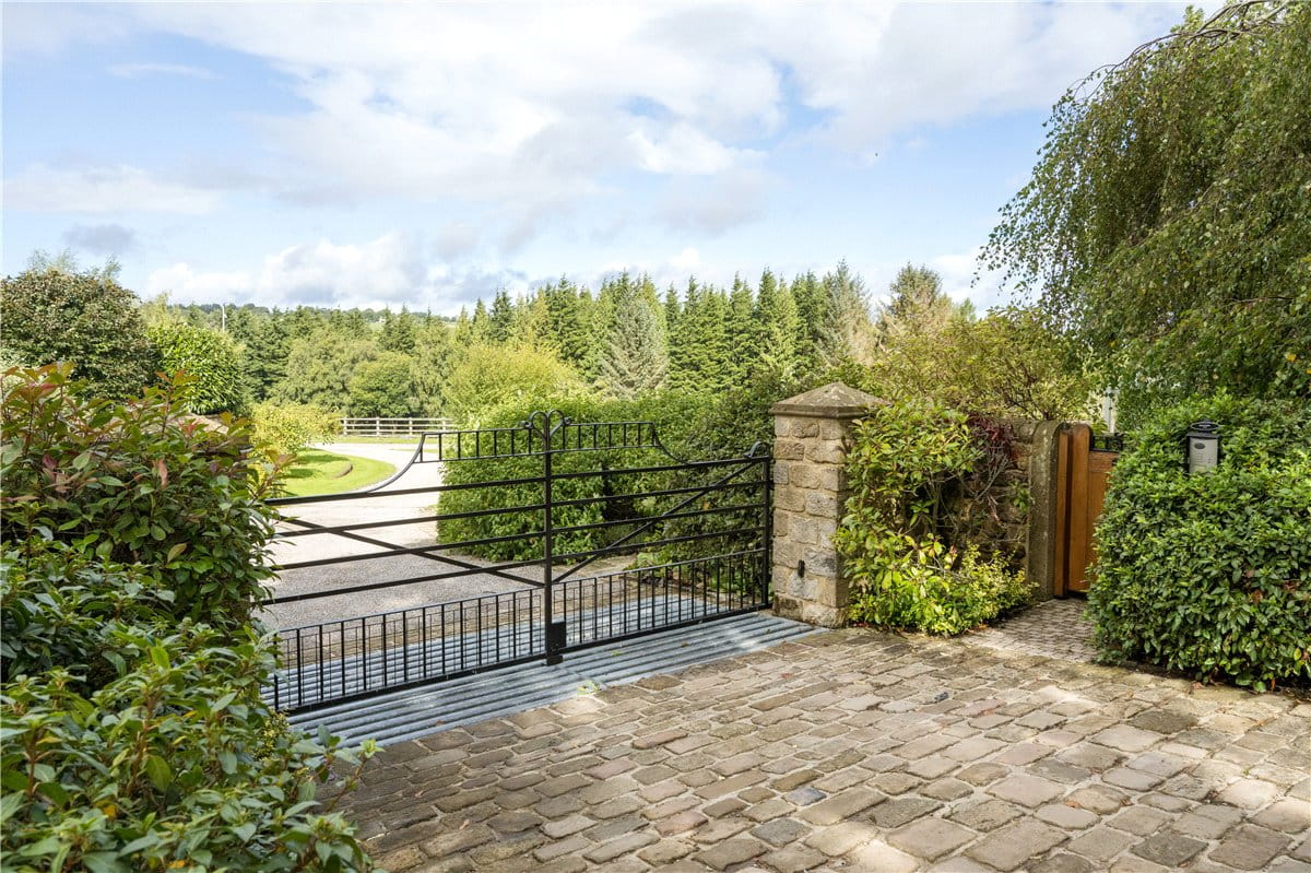 5 bedroom house, Felliscliffe, Near Harrogate HG3 - Available