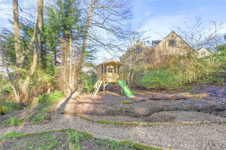 5 bedroom house, Oaklands, Westwood Drive LS29 - Available