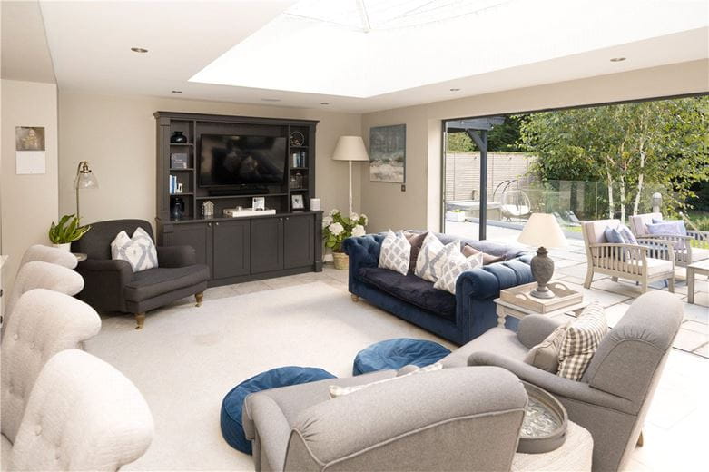 6 bedroom house, 8 Foxhill Avenue, Weetwood LS16 - Available