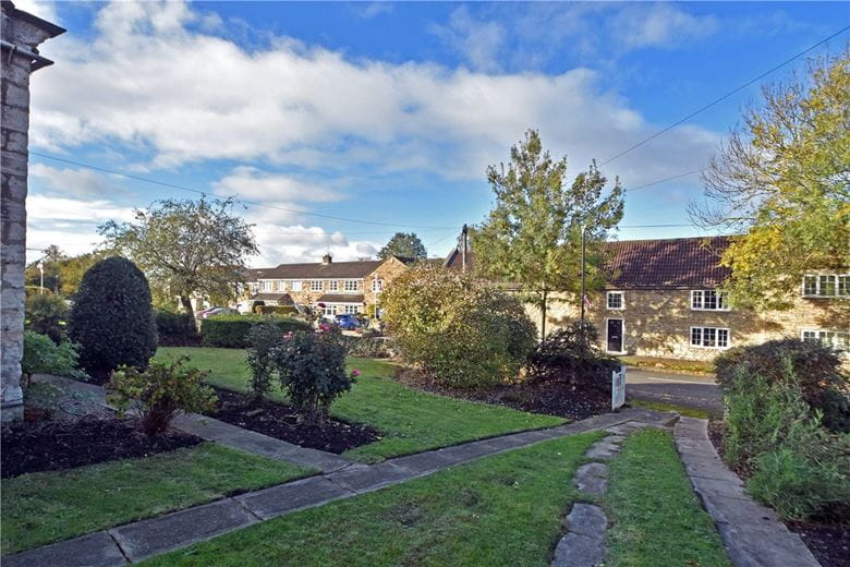 2 bedroom house, Main Street, Ledston WF10 - Available