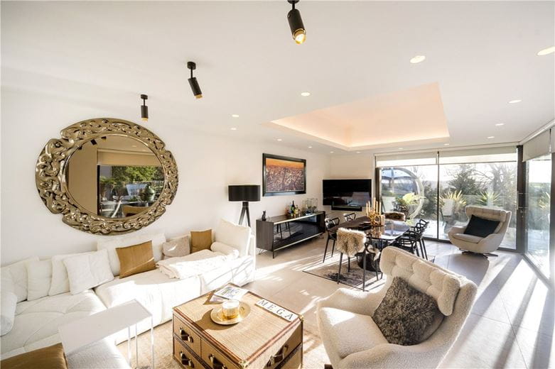 4 bedroom house, Rossett Green Lane, Harrogate HG2 - Available