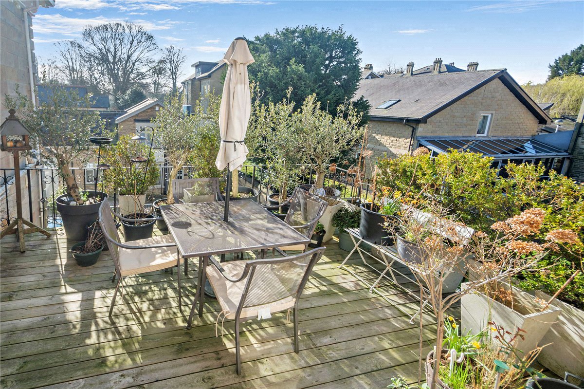 2 bedroom flat, Otley Road, Harrogate HG2 - Available