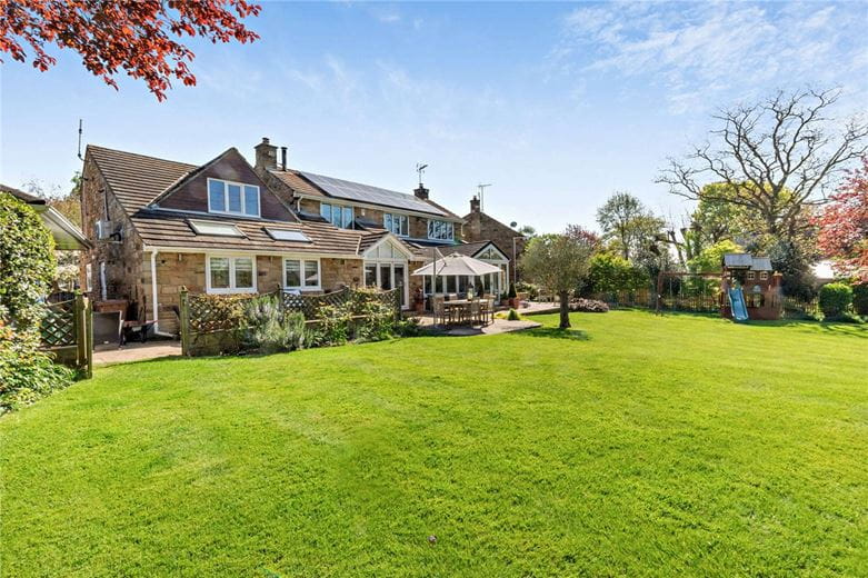 4 bedroom house, Manor Garth, Ledsham LS25 - Available