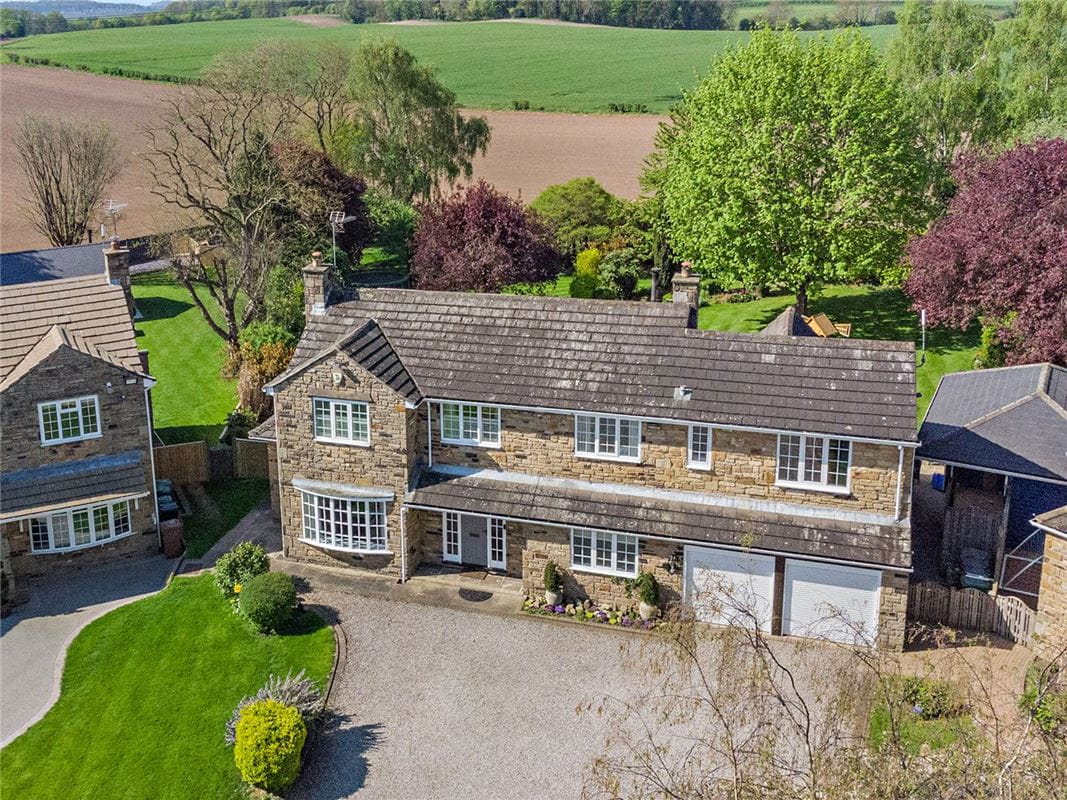 4 bedroom house, Manor Garth, Ledsham LS25 - Available