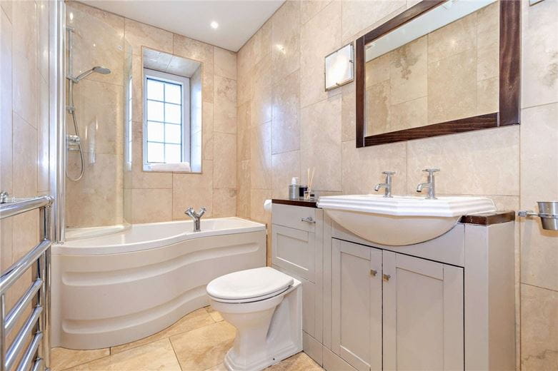 4 bedroom house, Manor Garth, Ledsham LS25 - Available