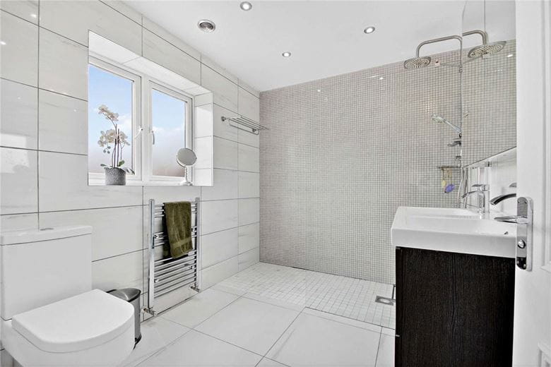 5 bedroom house, Maple Gardens, Bardsey LS17 - Available