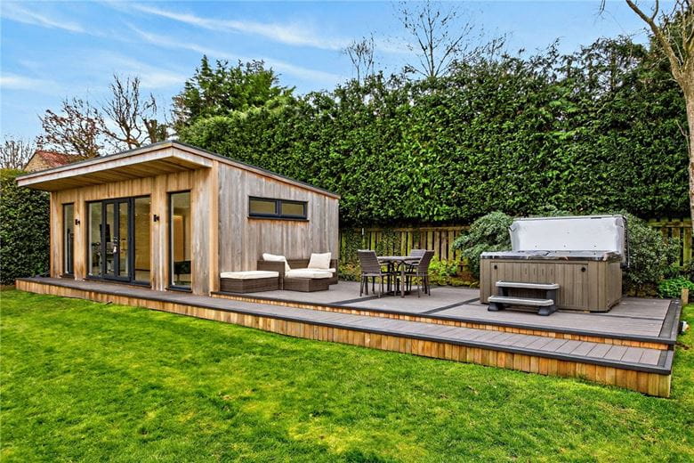 5 bedroom house, Maple Gardens, Bardsey LS17 - Available