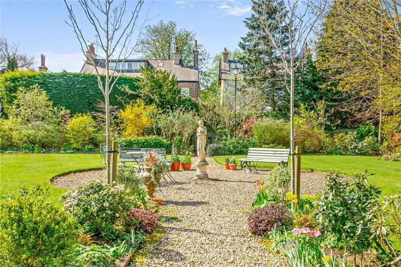 4 bedroom house, Queens Gate, Harrogate HG1 - Available