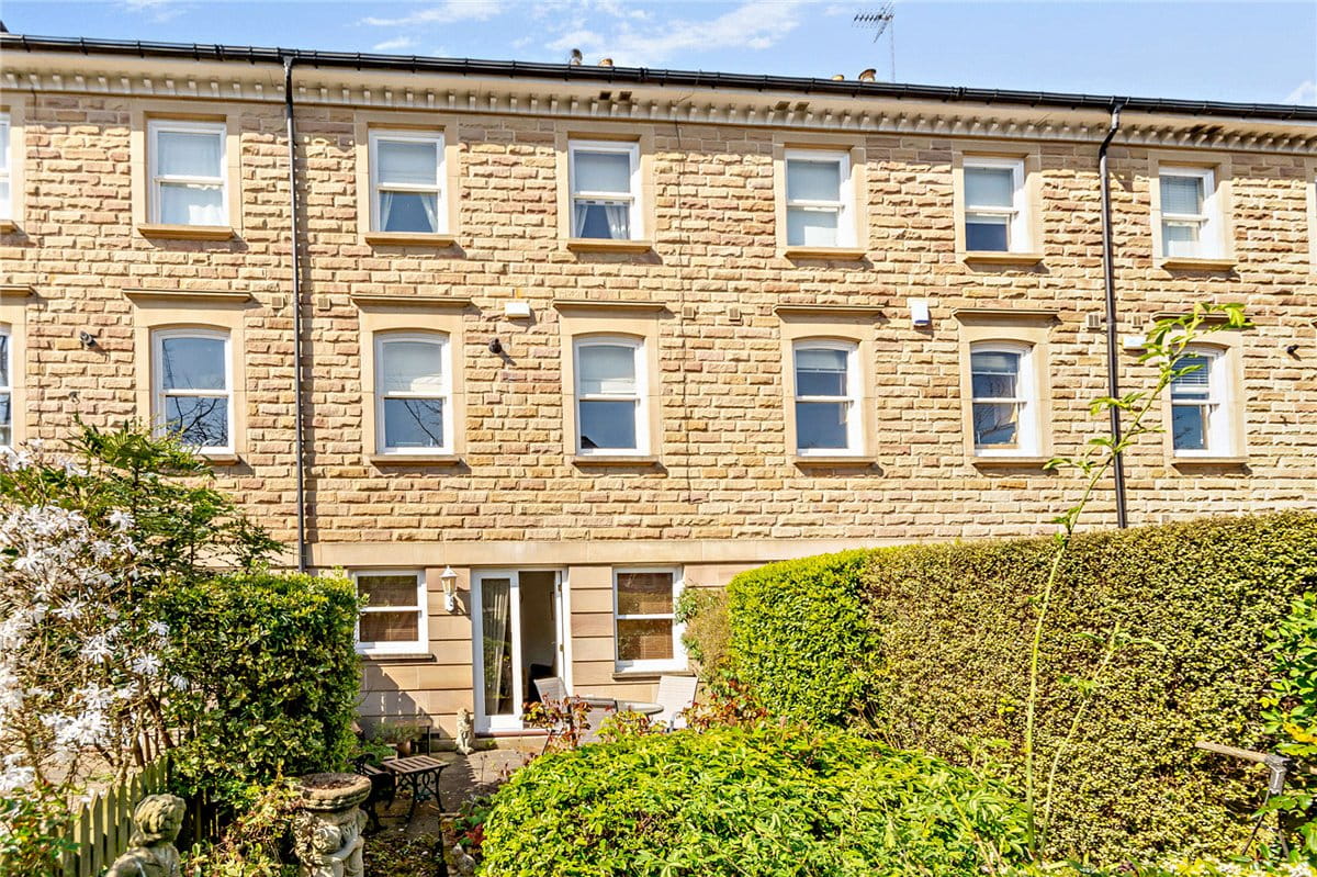 4 bedroom house, Queens Gate, Harrogate HG1 - Available