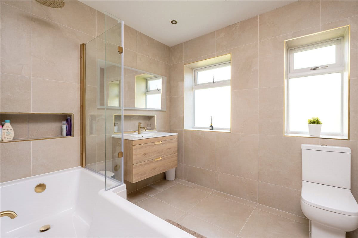4 bedroom bungalow, Heather Vale, Scarcroft LS14 - Available