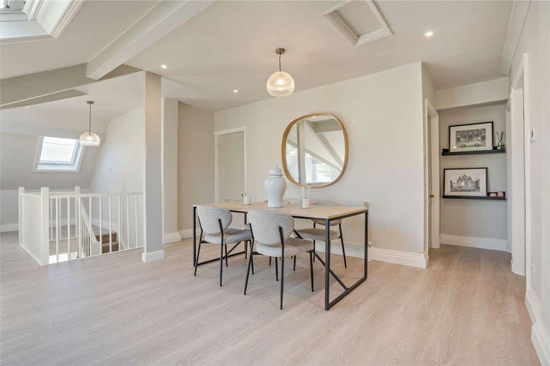 3 bedroom flat, The Oval, Harrogate HG2 - Available