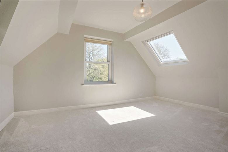 3 bedroom flat, The Oval, Harrogate HG2 - Available