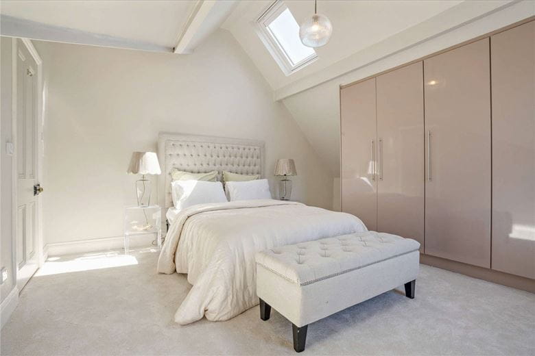 3 bedroom flat, The Oval, Harrogate HG2 - Available