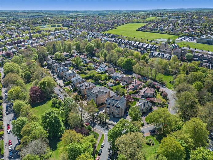 3 bedroom flat, The Oval, Harrogate HG2 - Available