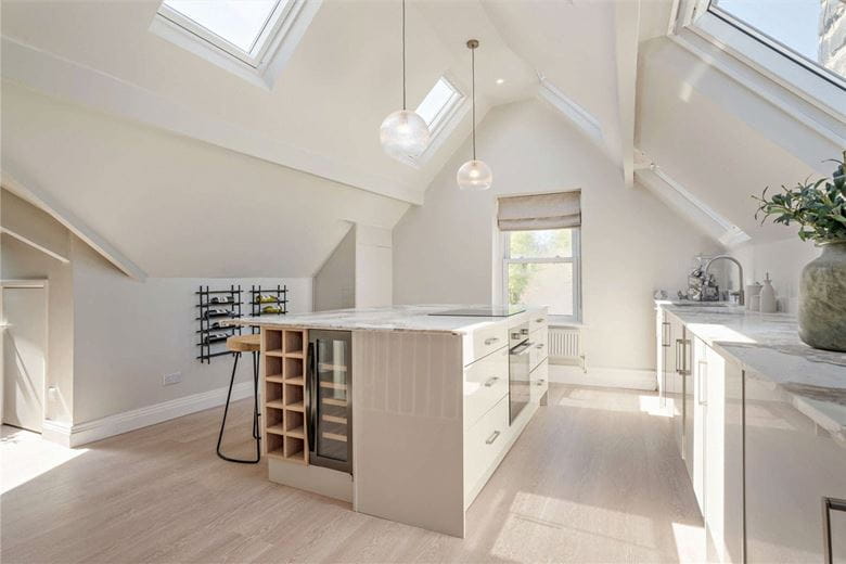 3 bedroom flat, The Oval, Harrogate HG2 - Available
