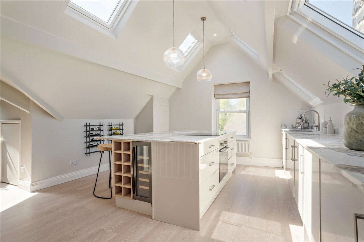 3 bedroom flat, The Oval, Harrogate HG2 - Available