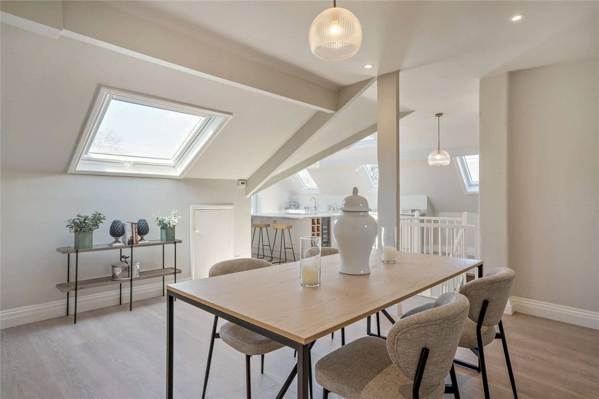 3 bedroom flat, The Oval, Harrogate HG2 - Available