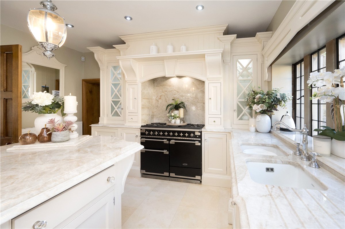 4 bedroom house, Manor House, Keeper Lane BD4 - Available