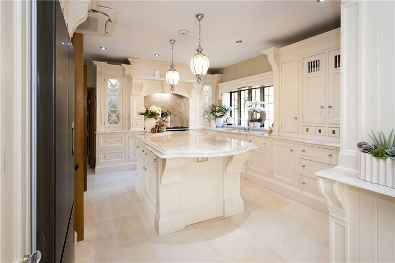 4 bedroom house, Manor House, Keeper Lane BD4 - Available