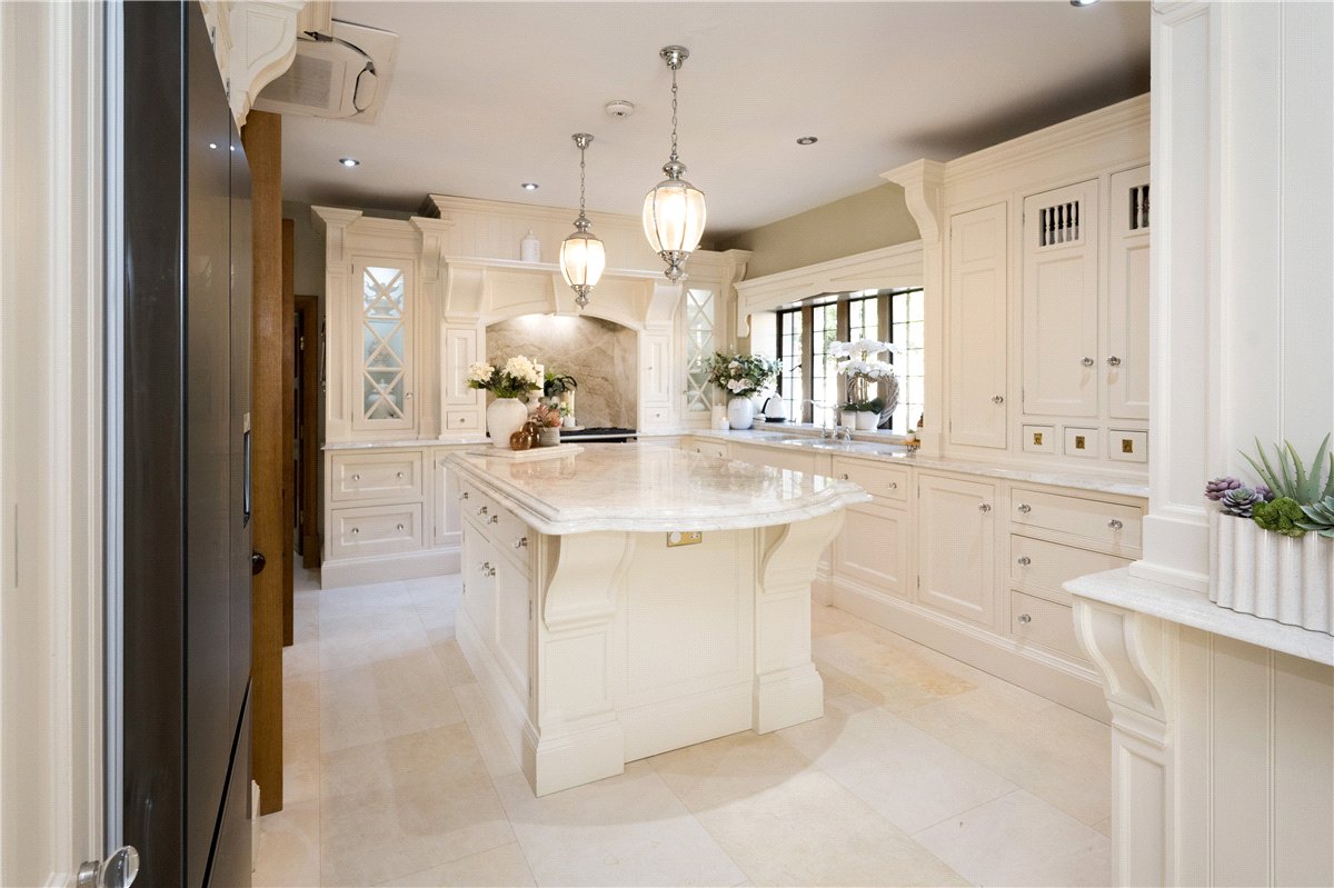 4 bedroom house, Manor House, Keeper Lane BD4 - Available