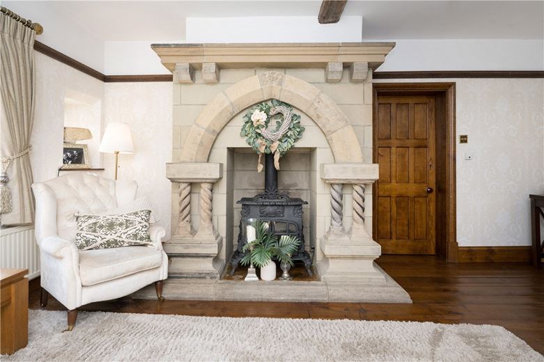 4 bedroom house, Manor House, Keeper Lane BD4 - Available