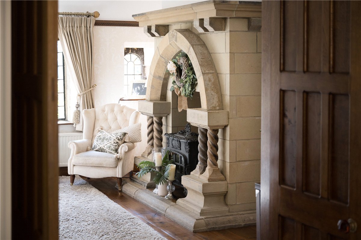 4 bedroom house, Manor House, Keeper Lane BD4 - Available