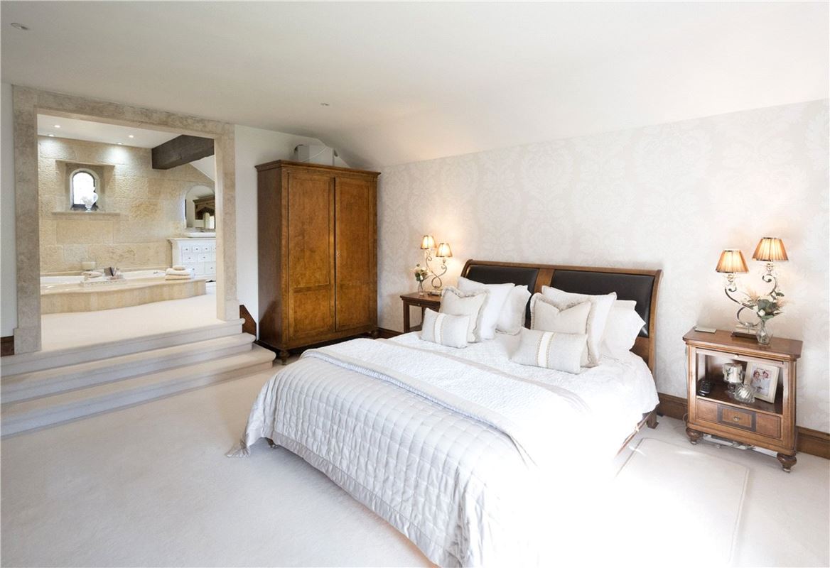 4 bedroom house, Manor House, Keeper Lane BD4 - Available