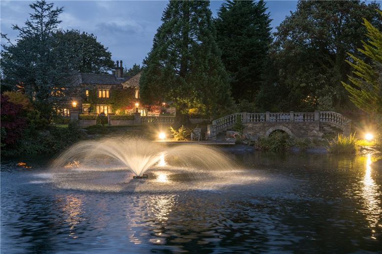4 bedroom house, Manor House, Keeper Lane BD4 - Available
