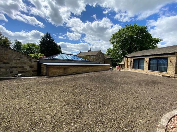 4 bedroom house, Manor House, Keeper Lane BD4 - Available